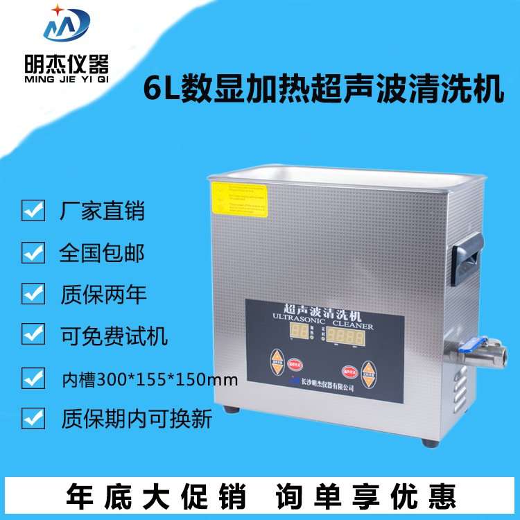 吴良材橱窗里的灯光秀吸引路人频频拍照